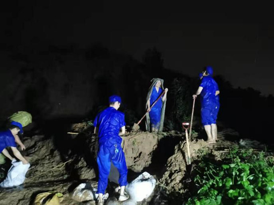 微光匯聚、風(fēng)雨同舟，我們一起扛！