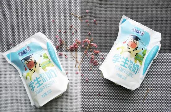 花花牛首款愛克林低溫學生飲用酸牛奶上市啦！?。? title=