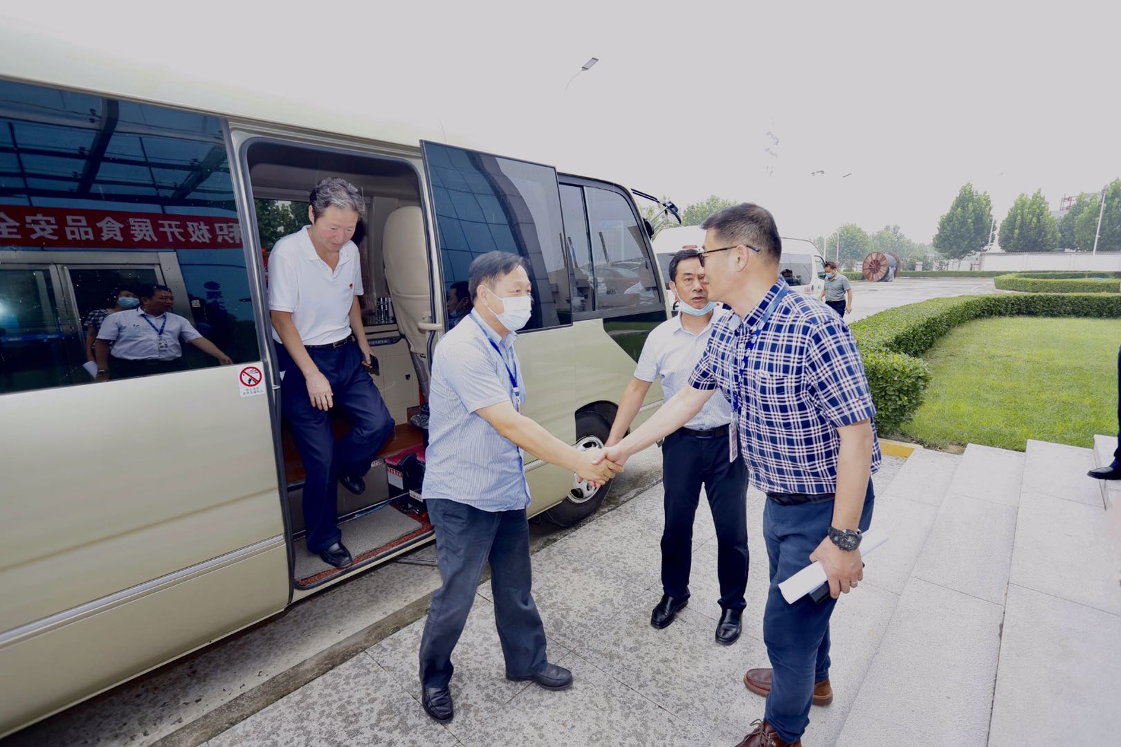 快訊|鄭州市人大代表蒞臨河南花花牛乳業(yè)集團參觀調研 快訊|鄭州市人大代表蒞臨河南花花牛乳業(yè)集團參觀調研