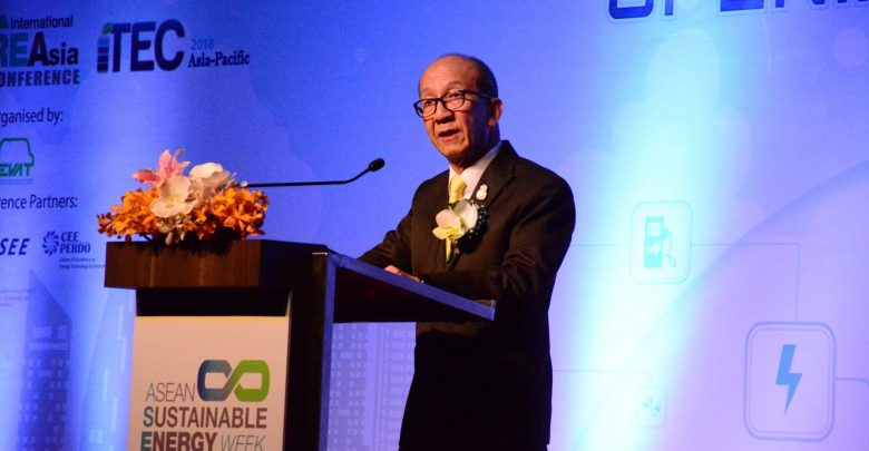 泰國能源部長(zhǎng)和暹羅水泥一起合作，目標(biāo)是30％的可再生能源