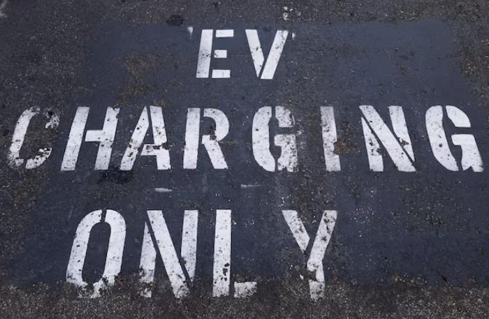 美國(guó)電動(dòng)汽車充電站建設(shè)進(jìn)度緩慢 聯(lián)邦資金使用受質(zhì)疑