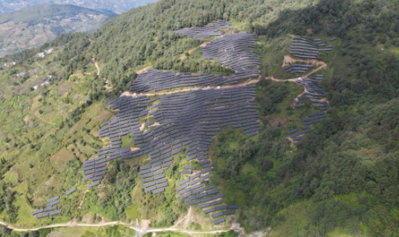 云南鳳慶雪山鎮茶光互補光伏項目并網投運