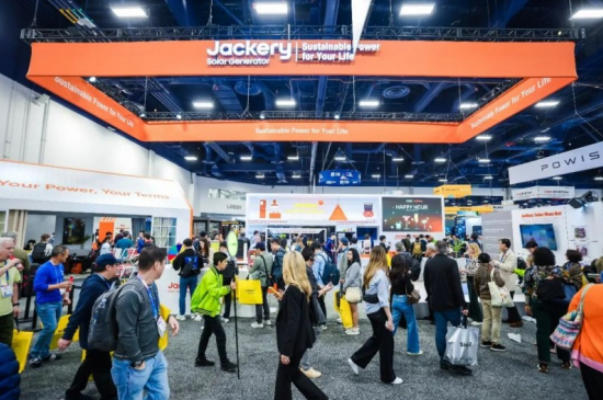 錨定智能綠電賽道！華寶新能光儲(chǔ)火星機(jī)器人重構(gòu)儲(chǔ)能行業(yè)新格局