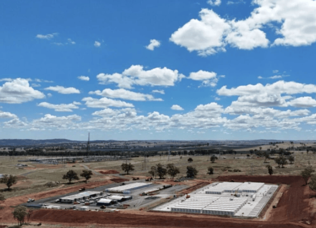 Fluence提前交付澳大利亞Bulabul項(xiàng)目電池機(jī)柜，推動(dòng)300MW/600MWh儲(chǔ)能設(shè)施建設(shè)