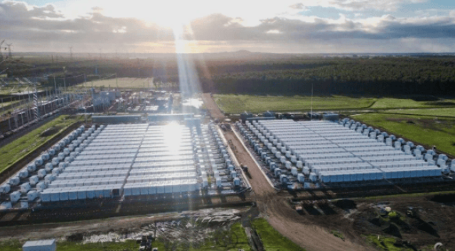 Origin Energy在澳大利亞維多利亞州Mortlake的300兆瓦/650兆瓦時(shí)構(gòu)網(wǎng)型電池儲(chǔ)能系統(tǒng)開(kāi)始調(diào)試